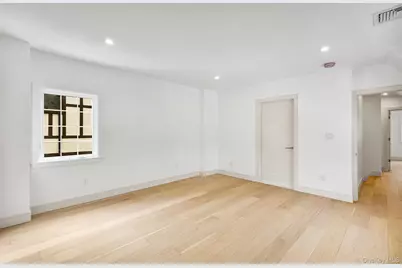 118 Soundview Avenue, White Plains, NY 10606 - Photo 25