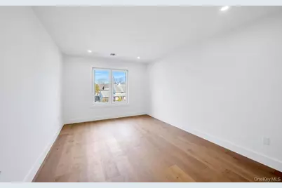 126 Rim Lane, Hicksville, NY 11801 - Photo 19