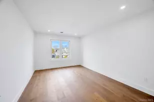 126 Rim Ln, Hicksville, NY 11801 - Photo 19