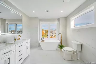 126 Rim Lane, Hicksville, NY 11801 - Photo 13