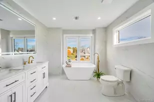 126 Rim Ln, Hicksville, NY 11801 - Photo 13