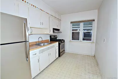 7516 197th Street, Fresh Meadows, NY 11366 - Photo 15