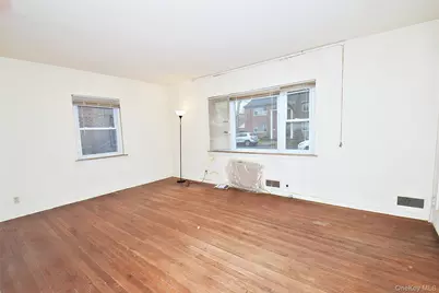 7516 197th Street, Fresh Meadows, NY 11366 - Photo 9