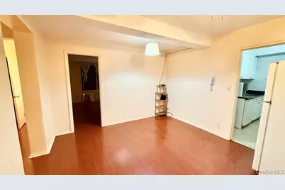 138-70 Elder Avenue #4T, Flushing, NY 11355 - Photo 5
