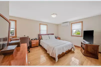 508 Chamberlin Street, East Meadow, NY 11554 - Photo 19