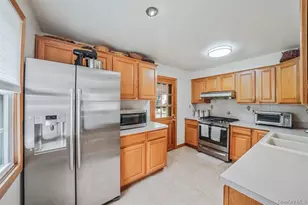 508 Chamberlin St, East Meadow, NY 11554 - Photo 11