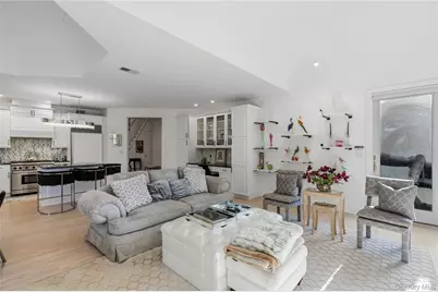 23 Hathaway Lane, Manhasset, NY 11030 - Photo 9