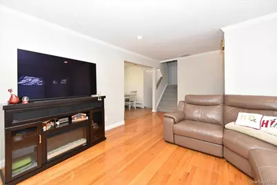 359 Park Lane, Massapequa Park, NY 11762 - Photo 5