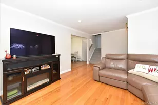 359 Park Ln, Massapequa Park, NY 11762 - Photo 5