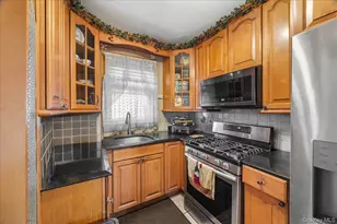 2953 Harding Ave, Bronx, NY 10465 - Photo 7