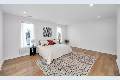 61 Stephen Drive, Plainview, NY 11803 - Photo 17