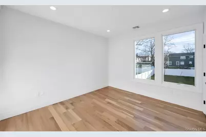 61 Stephen Drive, Plainview, NY 11803 - Photo 21