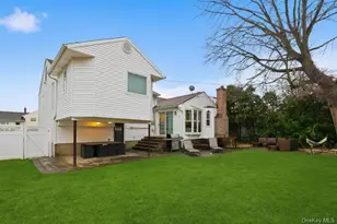 58 Circle Dr, Syosset, NY 11791 - Photo 19