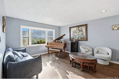 58 Circle Drive, Syosset, NY 11791 - Photo 3