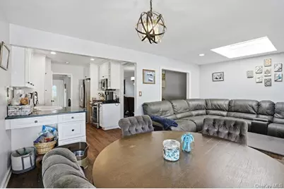 58 Circle Drive, Syosset, NY 11791 - Photo 9