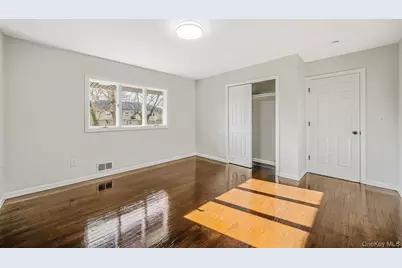 20 Bowling Lane, Deer Park, NY 11729 - Photo 17