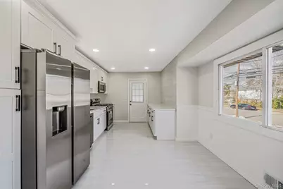 20 Bowling Lane, Deer Park, NY 11729 - Photo 13