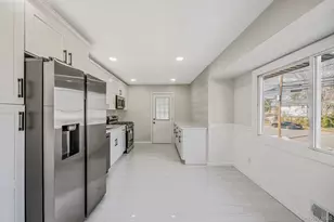 20 Bowling Ln, Deer Park, NY 11729 - Photo 13