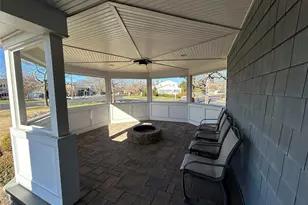 183 Tahlulah Ln, West Islip, NY 11795 - Photo 29