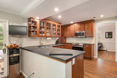 151 Milburn Lane, East Hills, NY 11577 - Photo 9