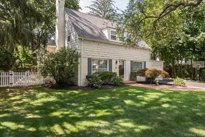 151 Milburn Lane, East Hills, NY 11577 - Photo 3