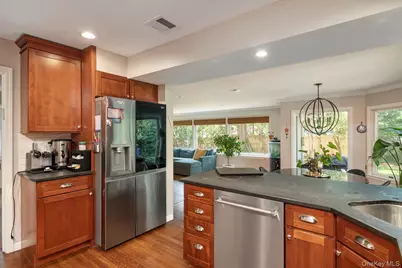 151 Milburn Lane, East Hills, NY 11577 - Photo 11