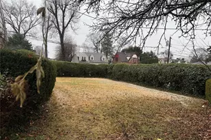 9 Center St, Glen Cove, NY 11542 - Photo 5