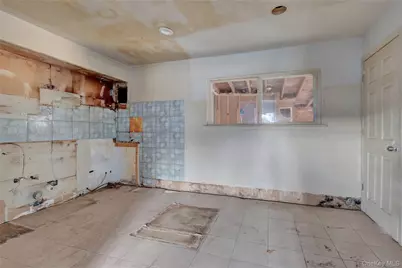 221 State Avenue, Wyandanch, NY 11798 - Photo 5