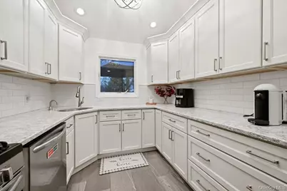 377 Deer Road, Ronkonkoma, NY 11779 - Photo 7