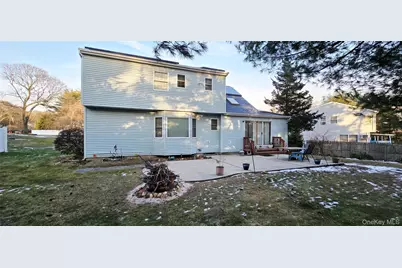 19 Sherwood Court, Ronkonkoma, NY 11779 - Photo 5