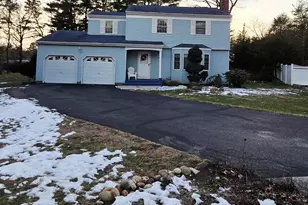 19 Sherwood Ct, Ronkonkoma, NY 11779 - Photo 3