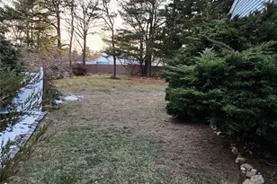 19 Sherwood Ct, Ronkonkoma, NY 11779 - Photo 9