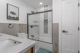 7 Sebree Pl, Plainview, NY 11803 - Photo 23