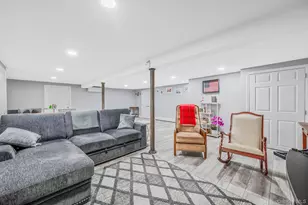 2 Green Pine Ct, Dix Hills, NY 11746 - Photo 31