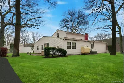 5431 Expressway Drive N, Holtsville, NY 11742 - Photo 3