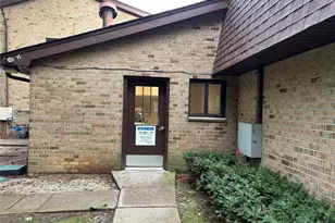 13 Pinebrook Pl, Bay Shore, NY 11706 - Photo 9