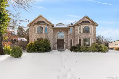 12 Knollwood Road, Roslyn, NY 11576 - Photo 1