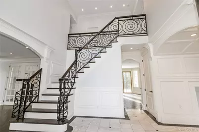 12 Knollwood Road, Roslyn, NY 11576 - Photo 3