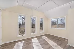 396 Reeves Ave, Riverhead, NY 11901 - Photo 5