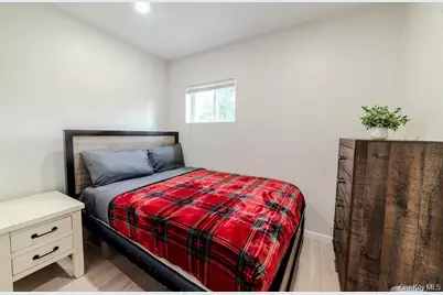 327 Mundy Lane, Mount Vernon, NY 10550 - Photo 9