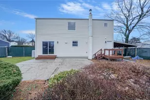 39 2nd Pl, Central Islip, NY 11722 - Photo 9