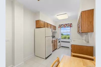 60 Pinewood Avenue #1B, Hartsdale, NY 10530 - Photo 11