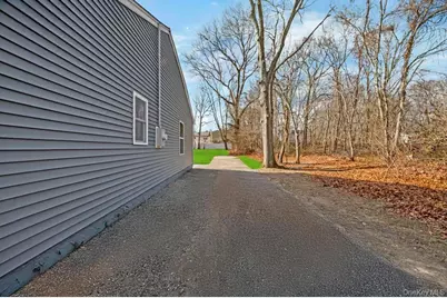 4 Dourland Road, Medford, NY 11763 - Photo 5