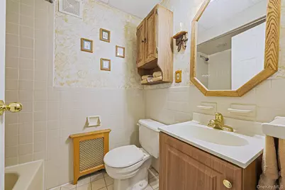 204 Maeder Avenue, Merrick, NY 11566 - Photo 29