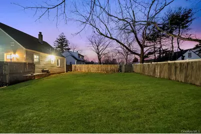 39 Andrews Avenue, Wheatley Heights, NY 11798 - Photo 19