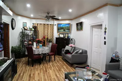 35 50 75th St 6D #6D, Flushing, NY 11372 - Photo 3