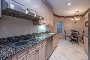 37 Windwatch Dr, Hauppauge, NY 11788 - Photo 11