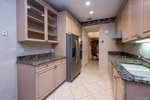 37 Windwatch Dr, Hauppauge, NY 11788 - Photo 9