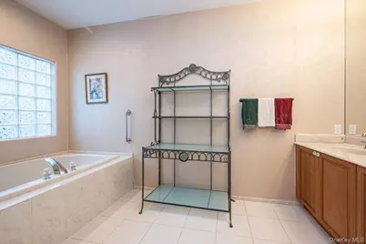 37 Windwatch Drive, Hauppauge, NY 11788 - Photo 29