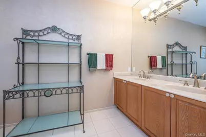 37 Windwatch Drive, Hauppauge, NY 11788 - Photo 27